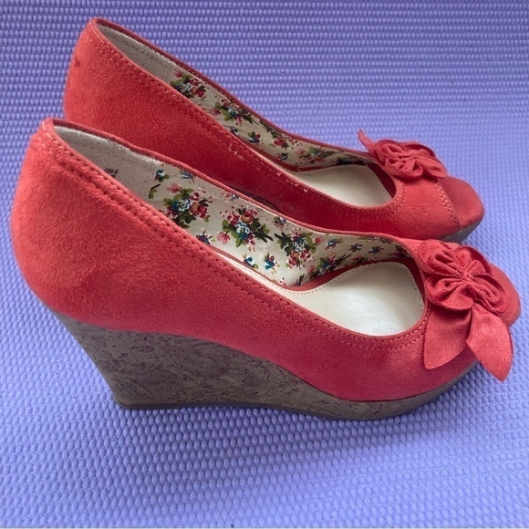 American Eagle Cork Wedge Shoes with Bow Peep Toe Slip On Red size  8m - Picture 1 of 9